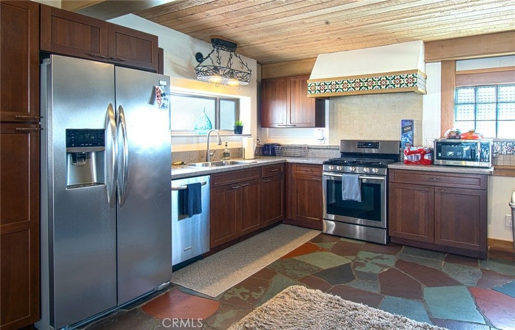 Image 42 of property listing at 2209 Elden Avenue, Costa Mesa, CA 92627