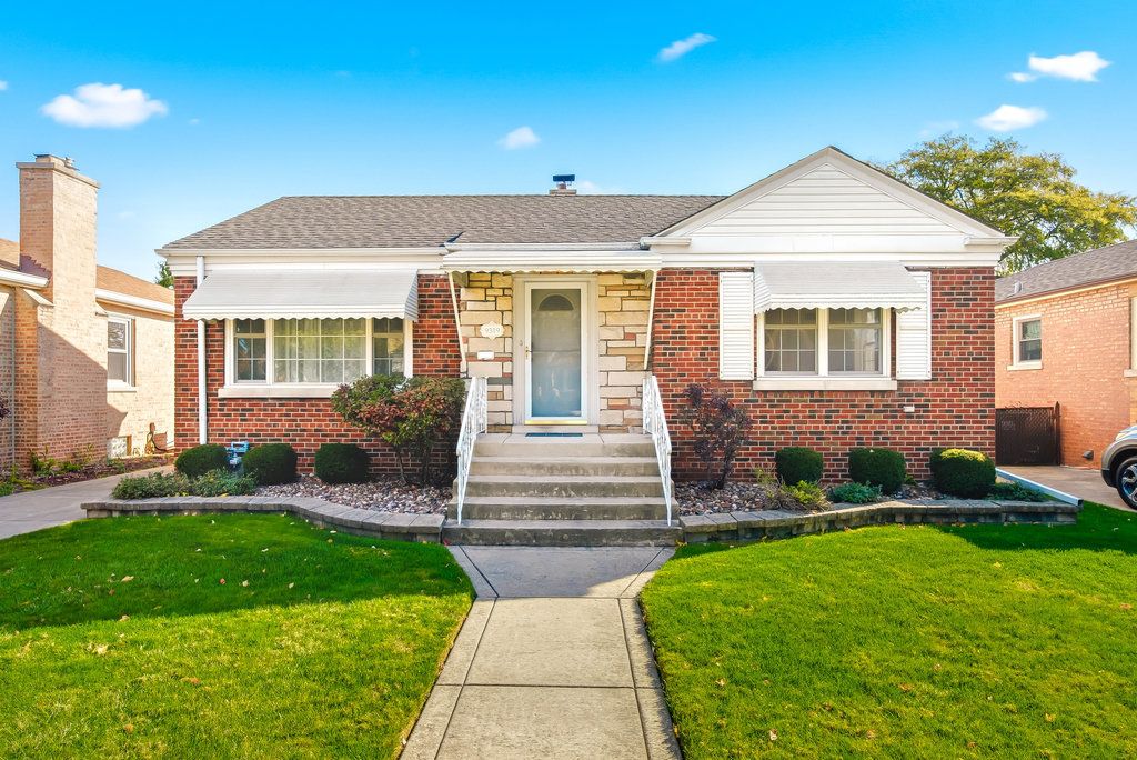 9319 S Ridgeway Avenue, Evergreen Park, IL 60805