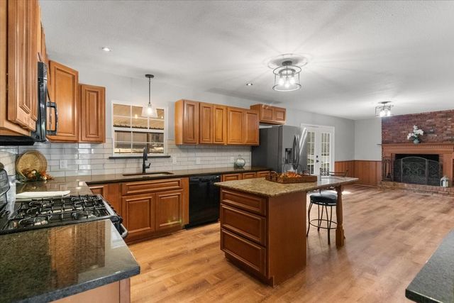 6000 Monterrey Drive, Fort Worth, TX 76112