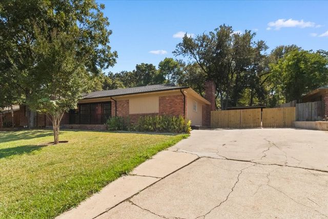 6000 Monterrey Drive, Fort Worth, TX 76112
