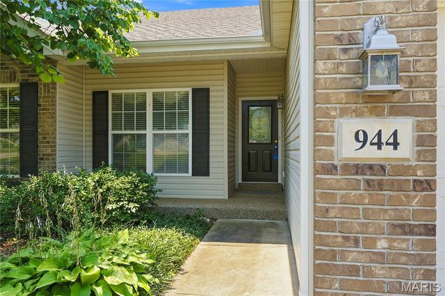 944 Daffodil Ridge Drive, O'fallon, MO 63366