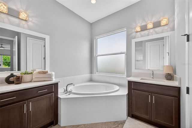 3954 KENNEBUNK LOOP, Mount Dora, FL 32757
