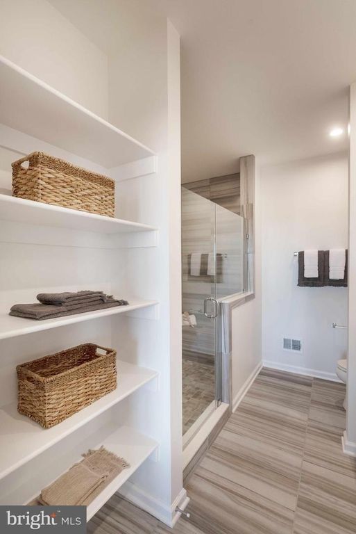 Image 19 of property listing at 23695 HARDESTY TER, Ashburn, VA 20148