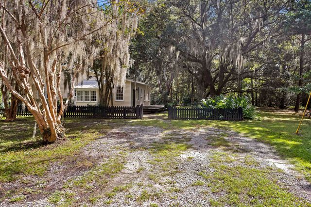 1095 Hughes Road, Johns Island, SC 29455