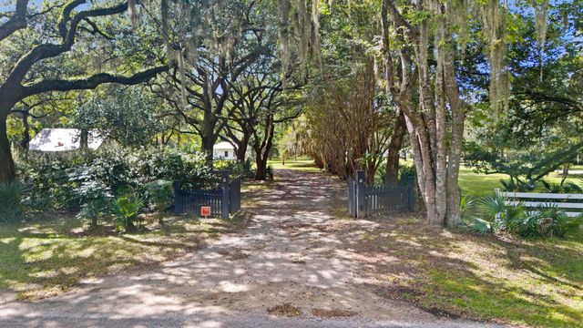 1095 Hughes Road, Johns Island, SC 29455