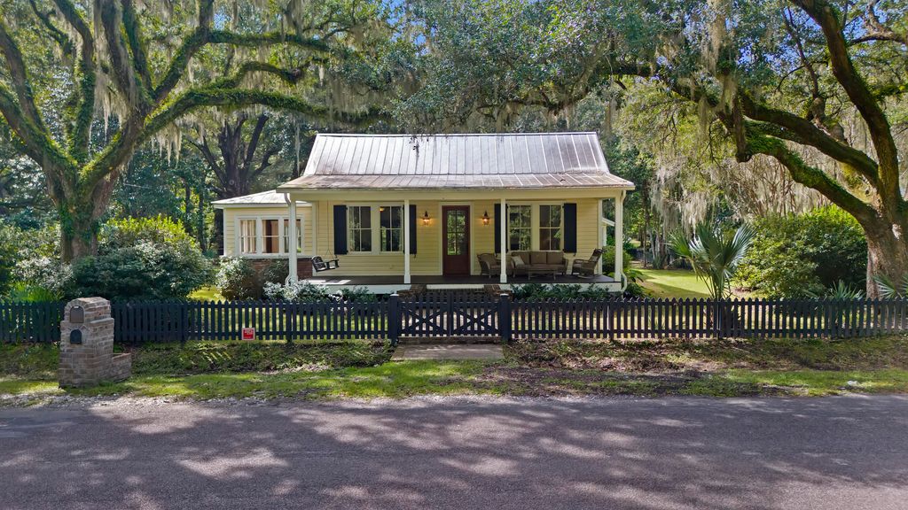 1095 Hughes Road, Johns Island, SC 29455