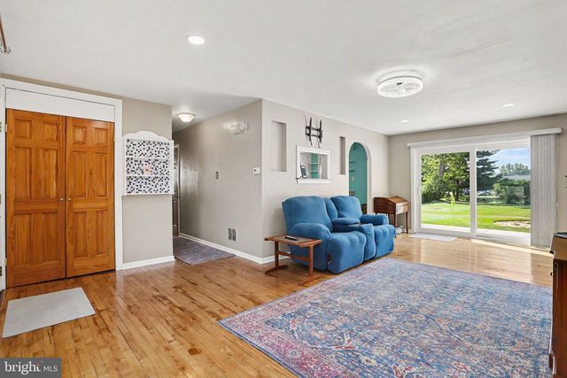 325 MARIETTA AVE, Mount Joy, PA 17552