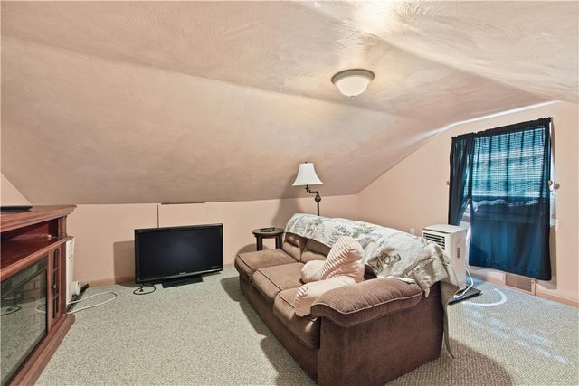 13 3rd St, Sharpsburg, PA 15215