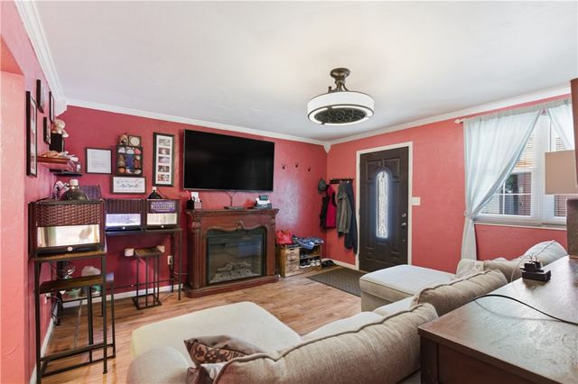 13 3rd St, Sharpsburg, PA 15215
