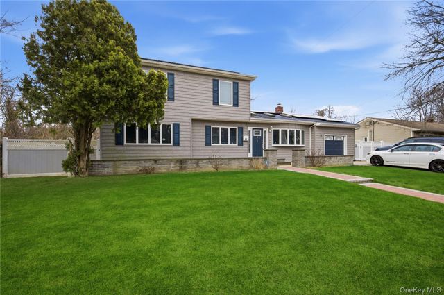 32 Landscape Drive, Wheatley Heights, NY 11798