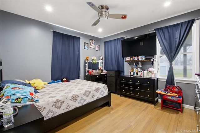 32 Landscape Drive, Wheatley Heights, NY 11798