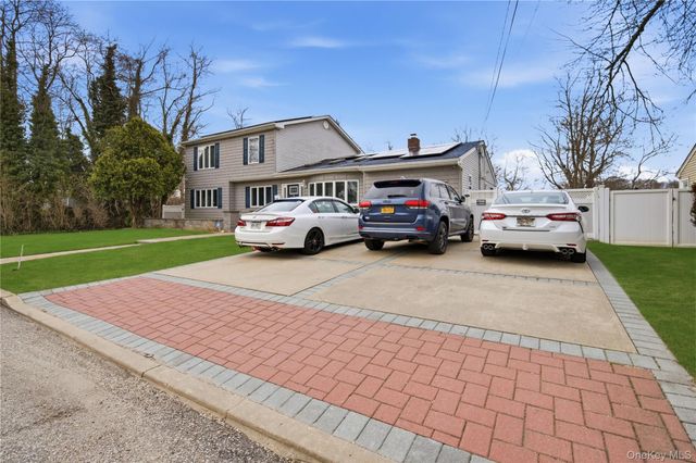 32 Landscape Drive, Wheatley Heights, NY 11798