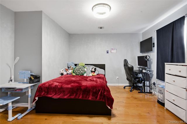 32 Landscape Drive, Wheatley Heights, NY 11798