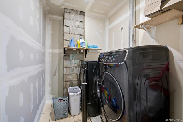 32 Landscape Drive, Wheatley Heights, NY 11798