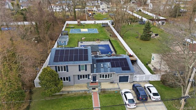 32 Landscape Drive, Wheatley Heights, NY 11798