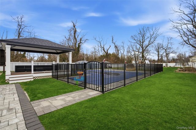 32 Landscape Drive, Wheatley Heights, NY 11798