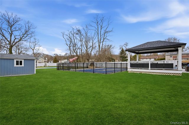 32 Landscape Drive, Wheatley Heights, NY 11798