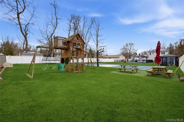 32 Landscape Drive, Wheatley Heights, NY 11798