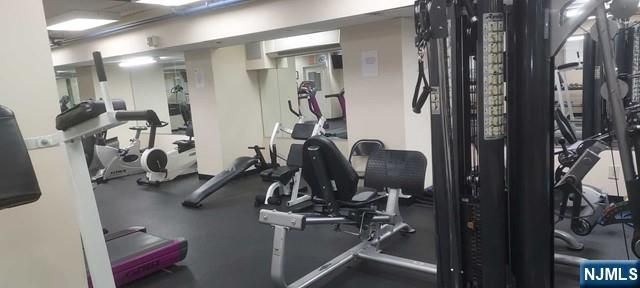 555 North Avenue 19W, Fort Lee, NJ 07024