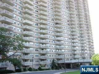 555 North Avenue 19W, Fort Lee, NJ 07024