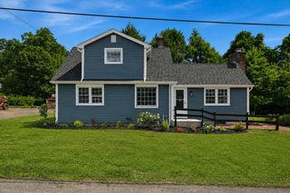 101 Smith Ave, East Longmeadow, MA 01028