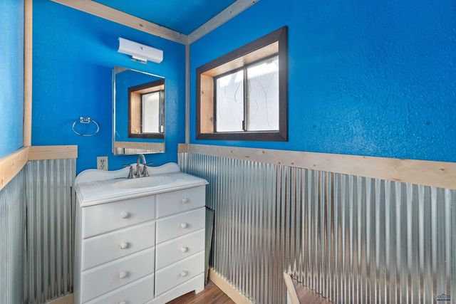 10 SW HILL, Newcastle, WY 82701