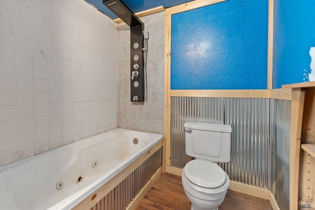 10 SW HILL, Newcastle, WY 82701