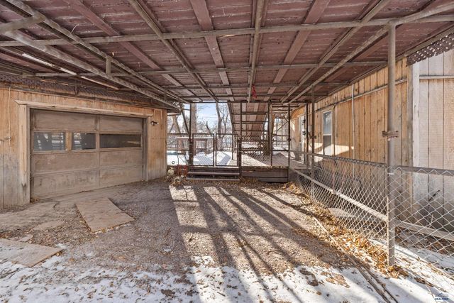 10 SW HILL, Newcastle, WY 82701