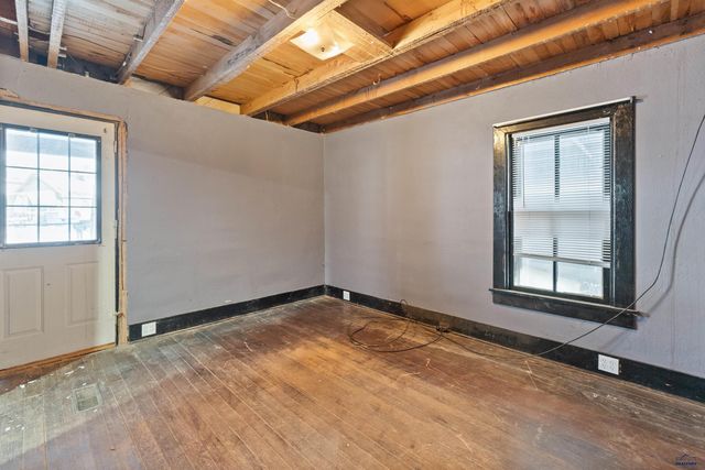 10 SW HILL, Newcastle, WY 82701