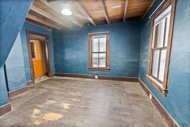 10 SW HILL, Newcastle, WY 82701