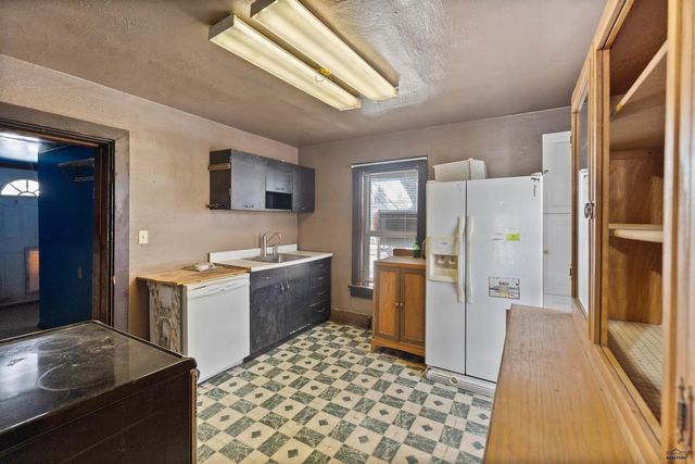 10 SW HILL, Newcastle, WY 82701