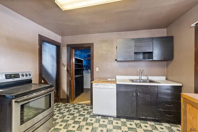 10 SW HILL, Newcastle, WY 82701