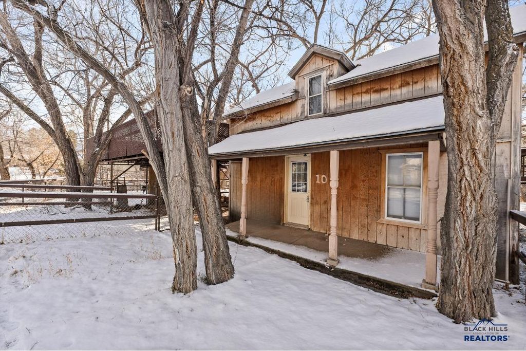 10 SW HILL, Newcastle, WY 82701