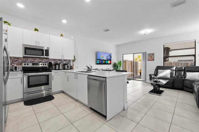 12901 SW 232nd Ln, Homestead, FL 33032