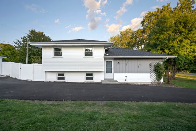 2614 Burlington Avenue, Downers Grove, IL 60515
