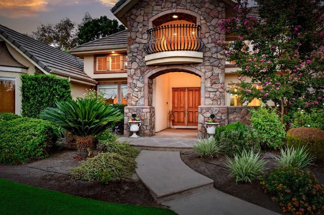 3386 E Via Monte Verdi Avenue, Clovis, CA 93619