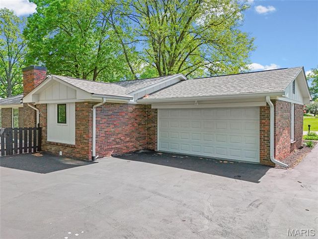 11967 Randy Drive, Creve Coeur, MO 63141