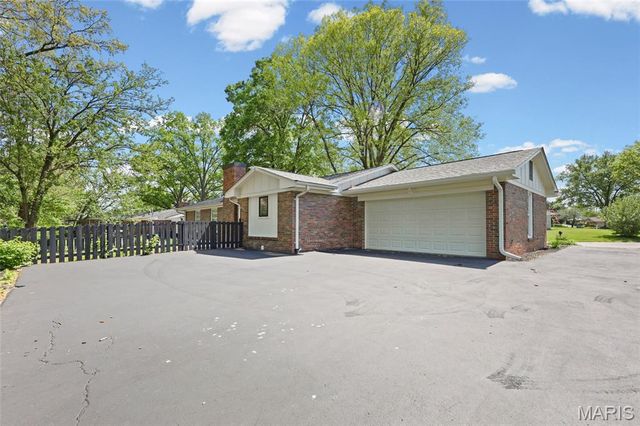 11967 Randy Drive, Creve Coeur, MO 63141