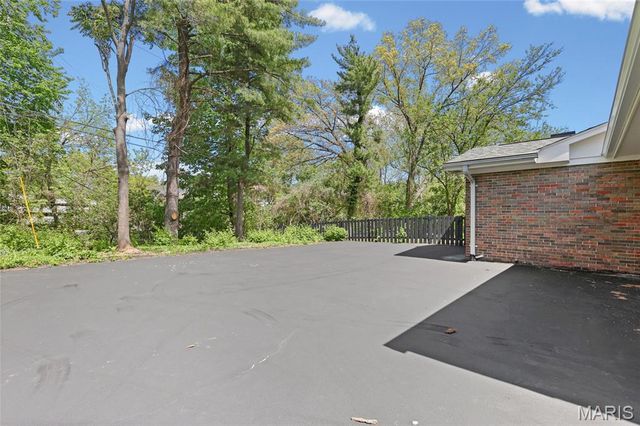 11967 Randy Drive, Creve Coeur, MO 63141