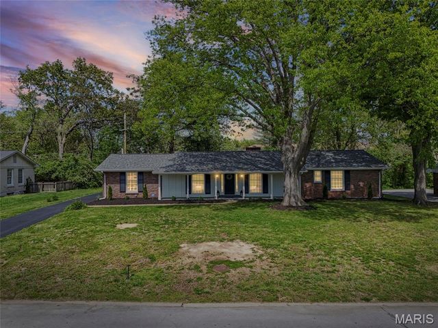 11967 Randy Drive, Creve Coeur, MO 63141
