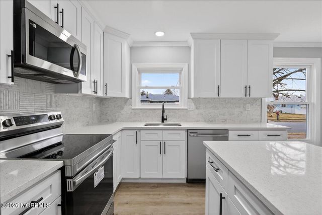 2 Van Gogh Street, Toms River, NJ 08757