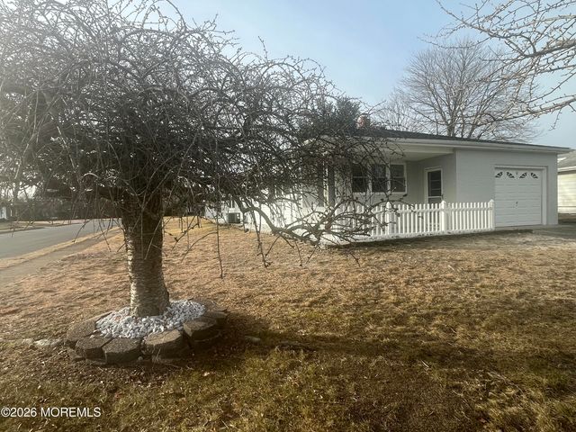 2 Van Gogh Street, Toms River, NJ 08757