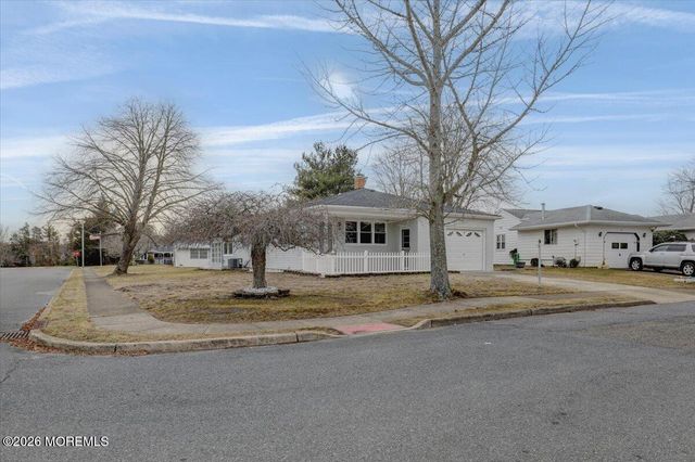 2 Van Gogh Street, Toms River, NJ 08757
