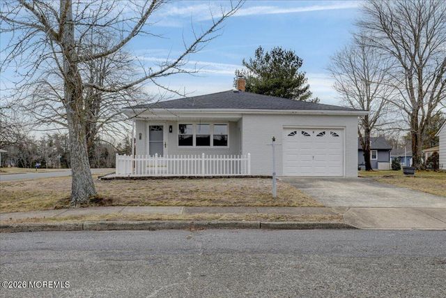2 Van Gogh Street, Toms River, NJ 08757