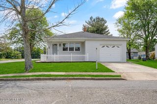 2 Van Gogh Street, Toms River, NJ 08757