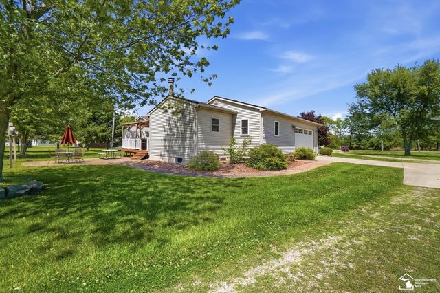 7792 S Huron River Drive, South Rockwood, MI 48179