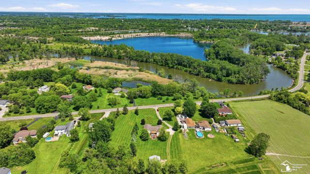 7792 S Huron River Drive, South Rockwood, MI 48179