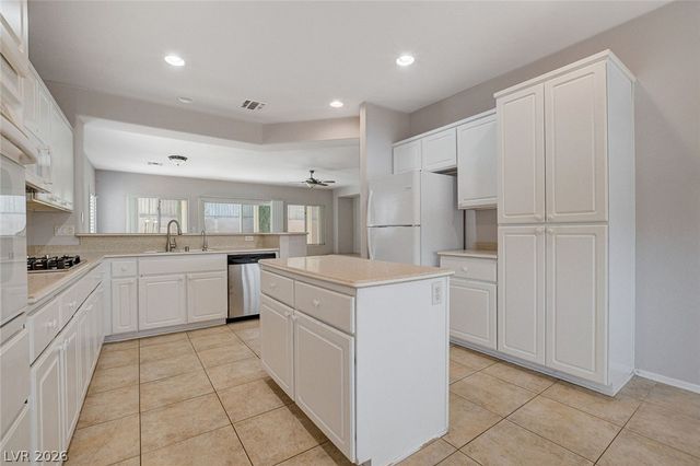 2521 Evansville Avenue, Henderson, NV 89052