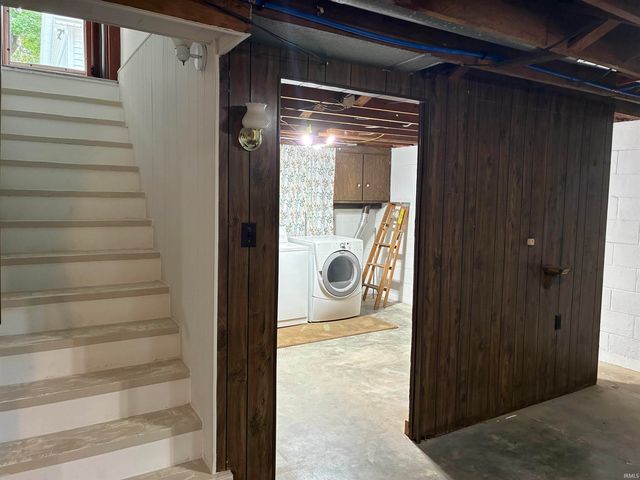 3210 Mesker Park Drive, Evansville, IN 47720