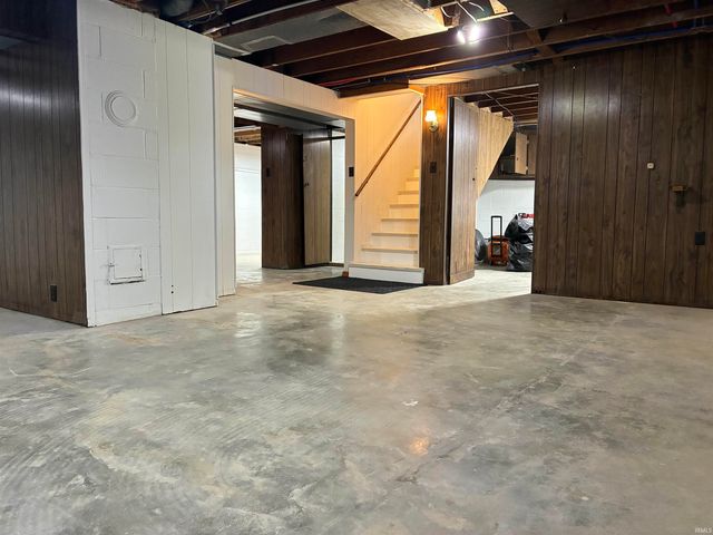 3210 Mesker Park Drive, Evansville, IN 47720